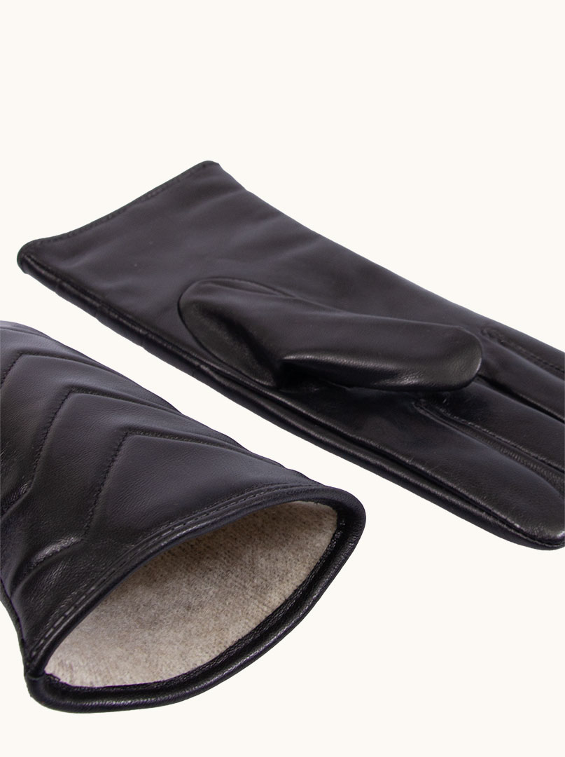 Czarne rękawiczki pikowane w jodłowy wzór zdjęcie 4