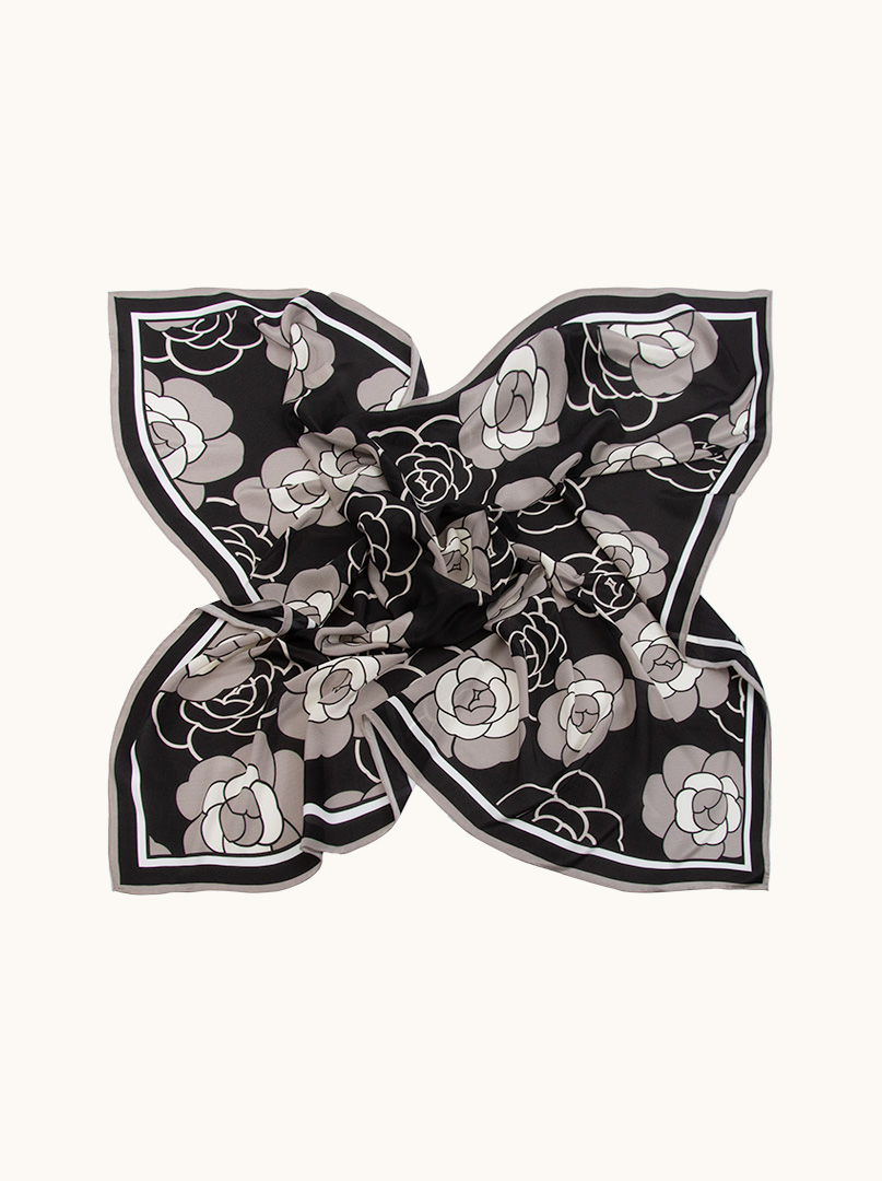 Duża chusta 110 cm x 110cm z jedwabiu kremowo-czarna w kwiaty zdjęcie 3