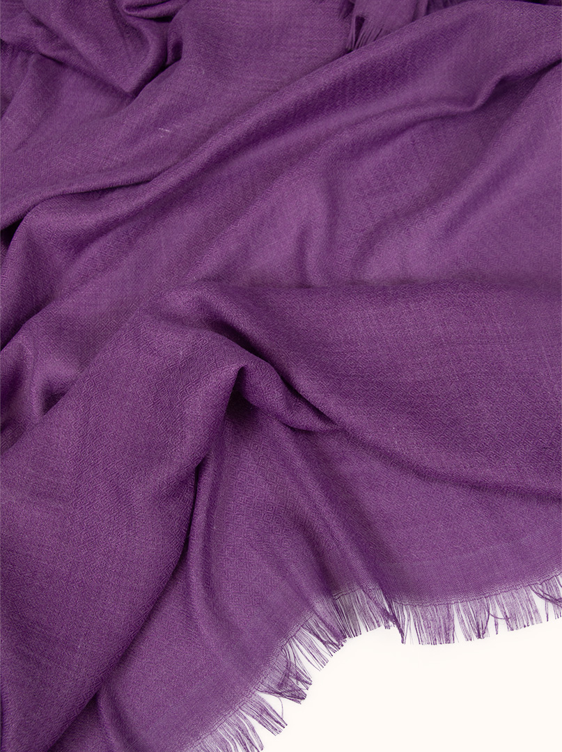 Lekki szal z wiskozy  w kolorze fioletowym 80 cm x 180 cm zdjęcie 3