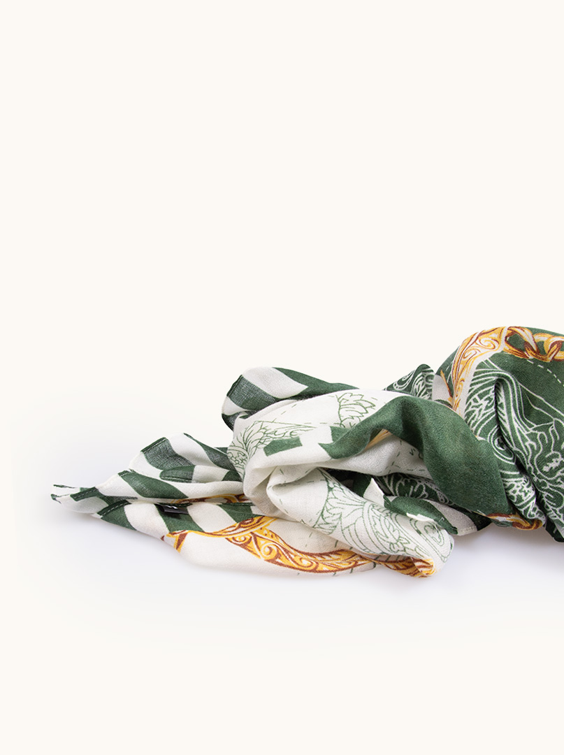 Lekki szal z wiskozy  zielony z motywem łańcucha   80 cm x 180 cm zdjęcie 3
