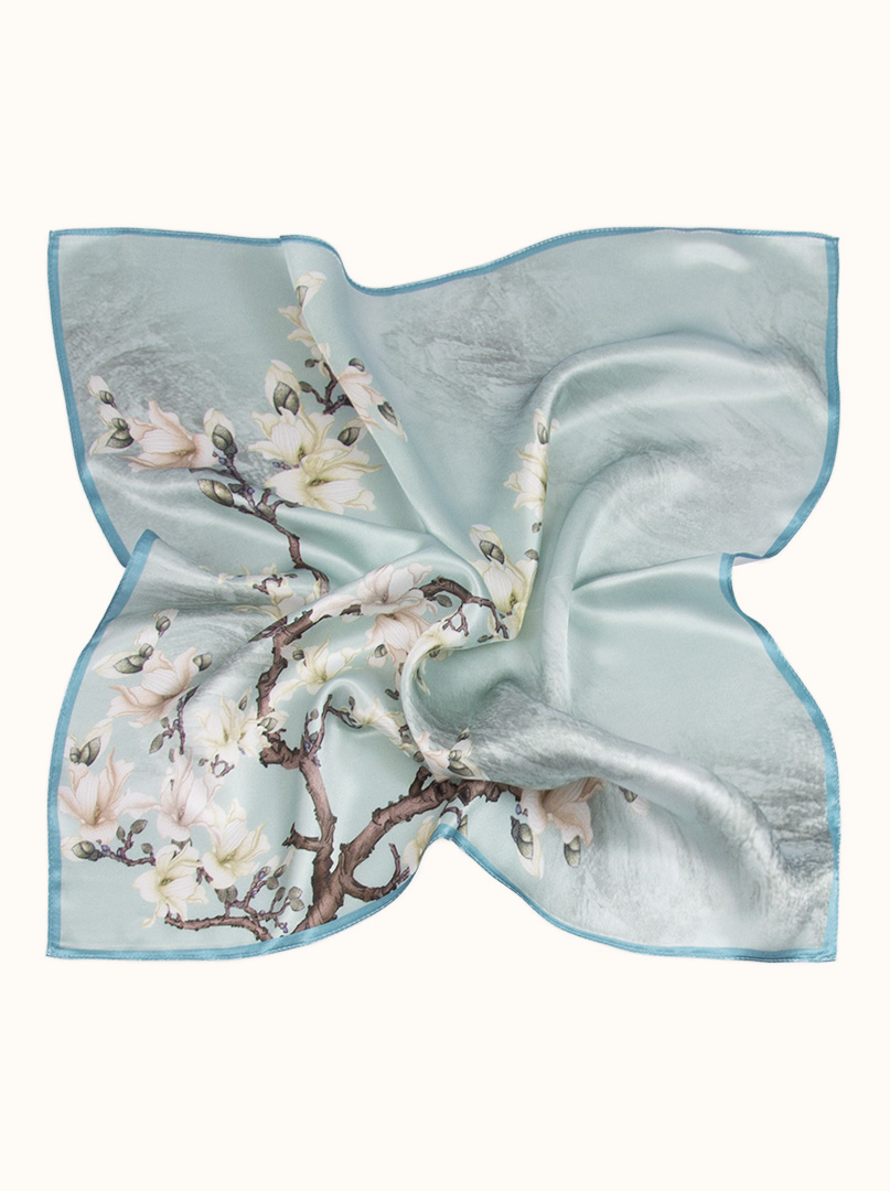 Mała jedwabna gawroszka niebieska w kwiaty 53x53 cm zdjęcie 4