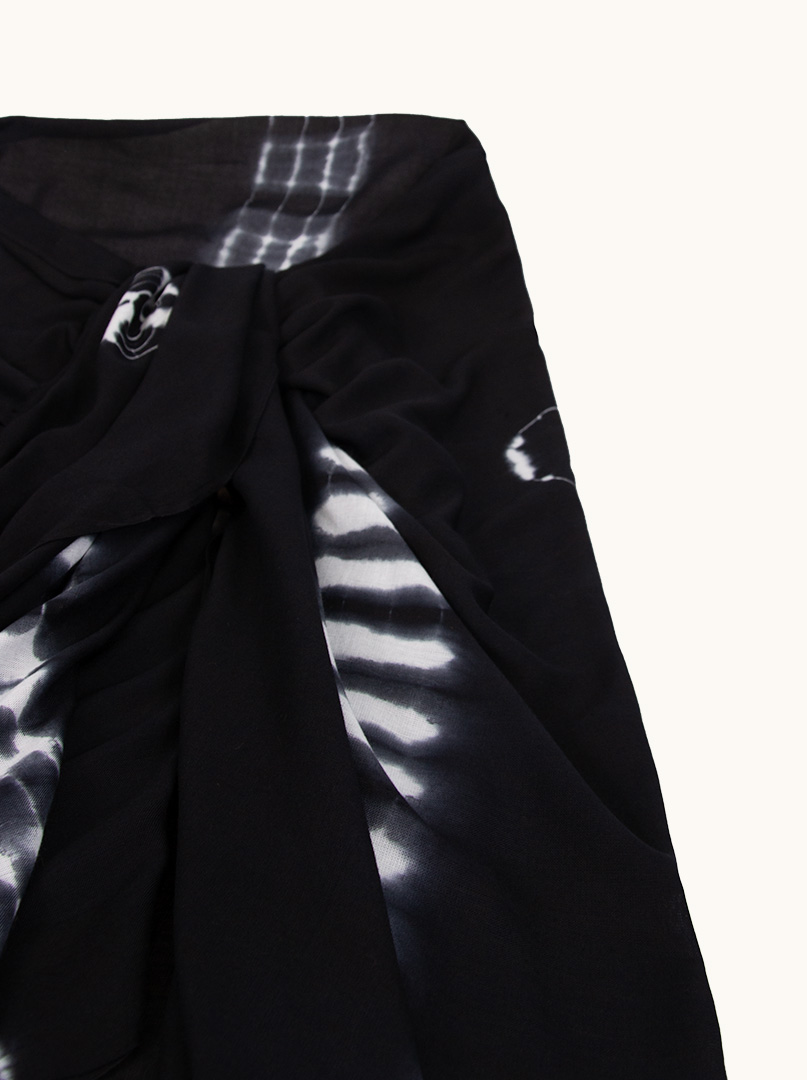 Pareo czarne w białe wzory 100 cm x 180 cm zdjęcie 3