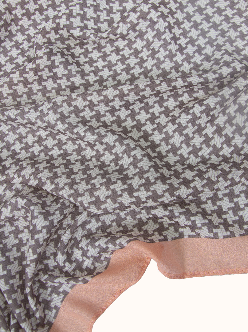 Light brown houndstooth viscose scarf with pink border 80 cm x 180 cm image 4