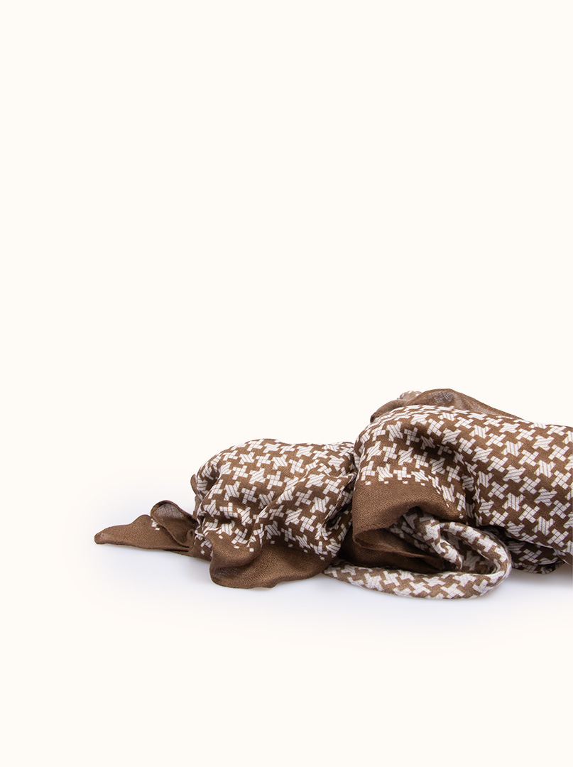 Light brown viscose scarf with a houndstooth pattern, 80 cm x 180 cm image 3