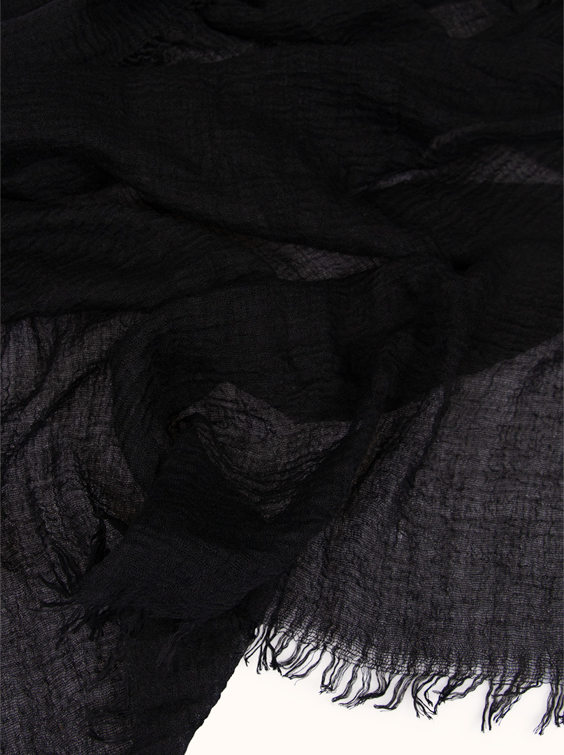 Lekki czarny szal 90 x 190 cm zdjęcie 4