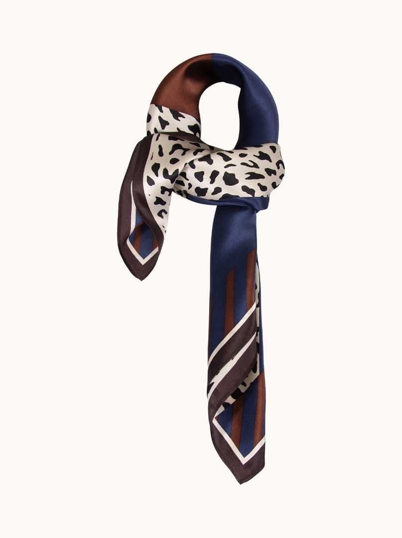 Silk scarf 70x70cm with an animal motif image 1