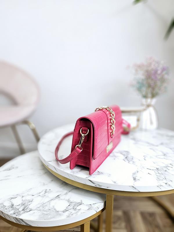 Kuferek od Monnari w kolorze różowym z łańcuchem na klapce zdjęcie 3