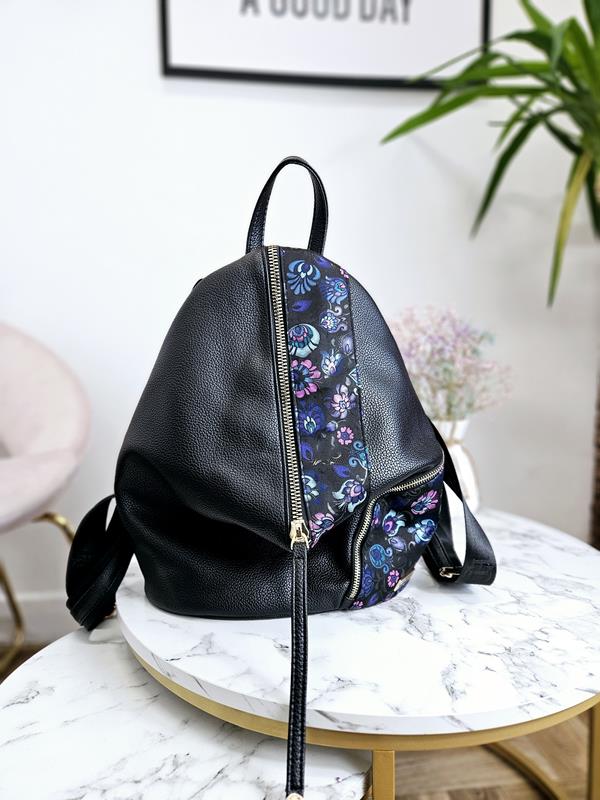 HIT świetny plecak Chiara w kolorze czarnym z dodatkiem kwiatowego printu zdjęcie 2