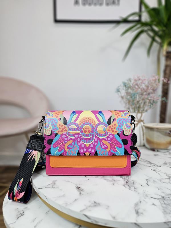 Piękna torebka EGO w kolorze różowym z rajską klapka i pomarańczową kieszonką zdjęcie 1