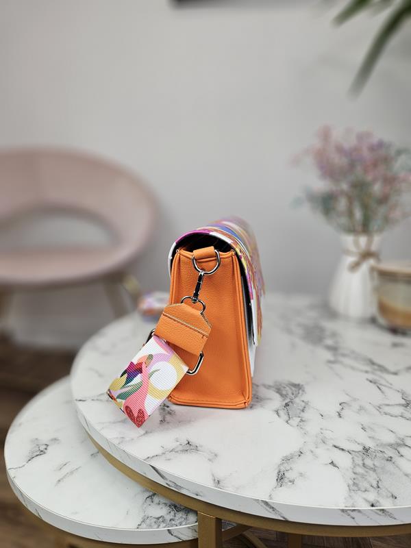 Piękna torebka EGO w kolorze pomarańczowym z rajską klapką i białą kieszonką zdjęcie 2
