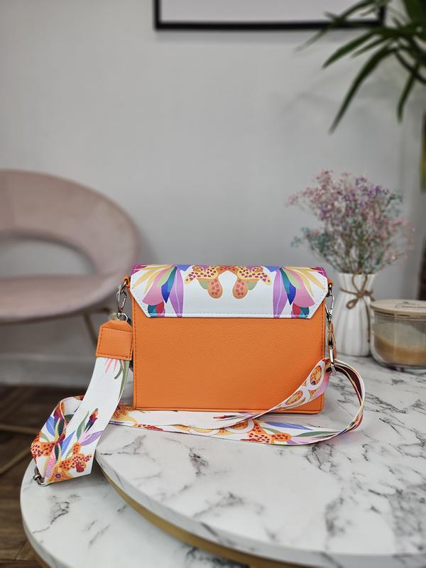 Piękna torebka EGO w kolorze pomarańczowym z rajską klapką i białą kieszonką zdjęcie 3
