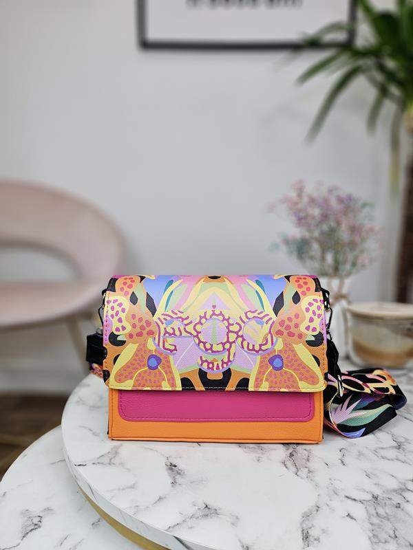 Piękna torebka EGO w kolorze pomarańczowym z rajską klapką i różową kieszonką zdjęcie 1