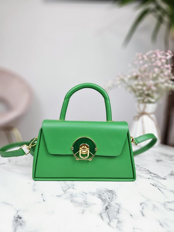 Stylowy mini kuferek w kolorze zielonym zdjęcie 2