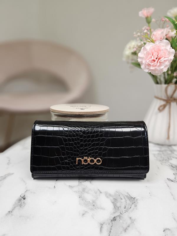 Piękny portfel NOBO z klapką w kolorze czarnym z wytłokiem kroko zdjęcie 1