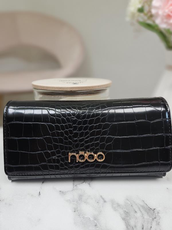 Piękny portfel NOBO z klapką w kolorze czarnym z wytłokiem kroko zdjęcie 2