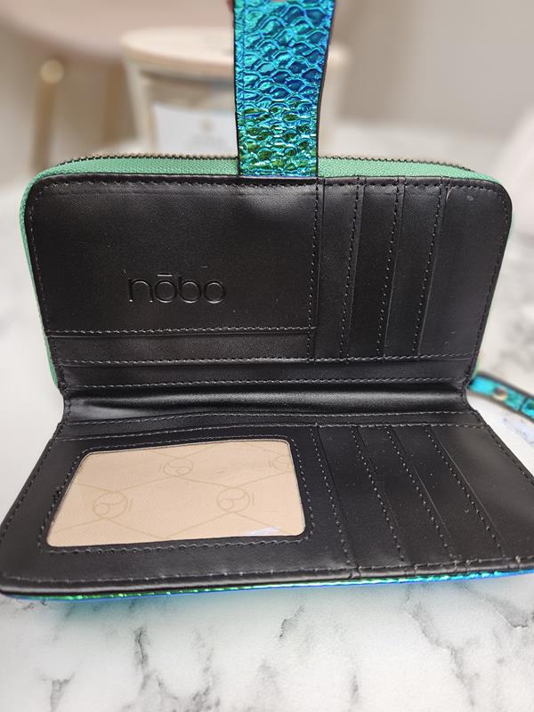 Piękny średni portfel NOBO zielono-niebieski z wytłokiem i dodatkowym zapięciem na zatrzask zdjęcie 4