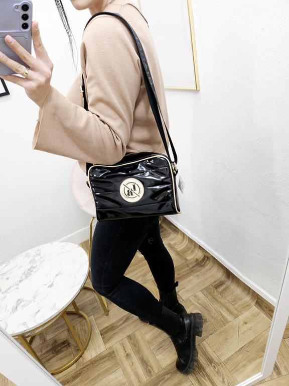 Fajna jednokomorowa torebka Laura Biaggi w kolorze czarnym pikowany lakier zdjęcie 2