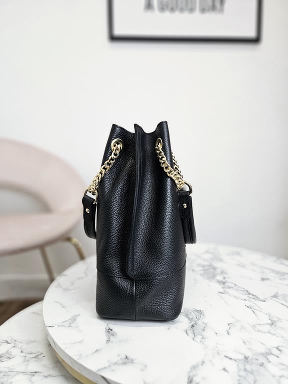 Przepiękna torebka Laura Biaggi czarna z rączkami na złotym łańcuszku skóra naturalna zdjęcie 2