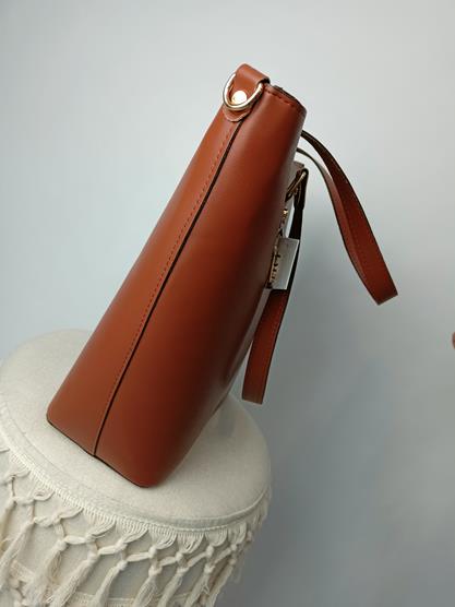 Piękna duża torebka Laura Biaggi w kolorze karmelowym zdjęcie 2