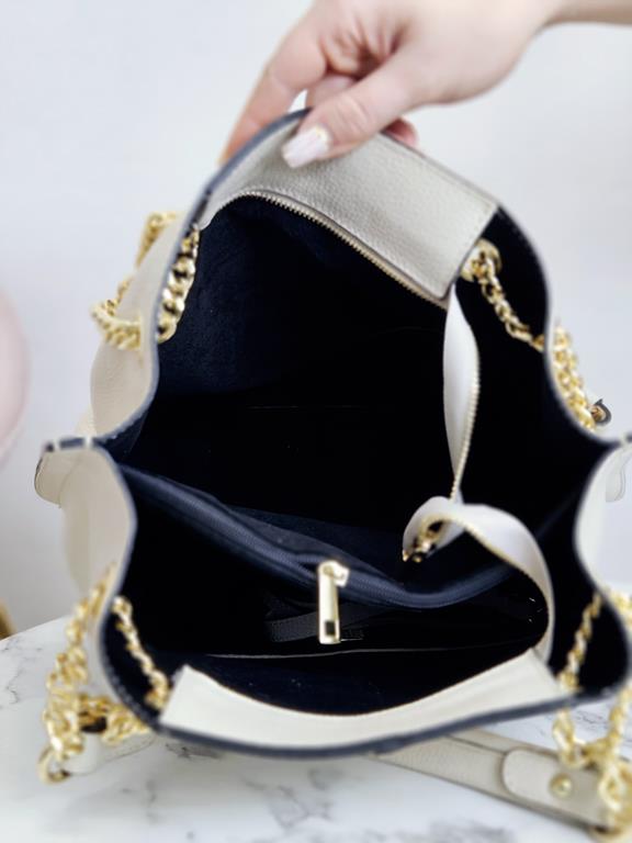 Przepiękna torebka Laura Biaggi beżowa z rączkami na złotym łańcuszku skóra naturalna zdjęcie 4