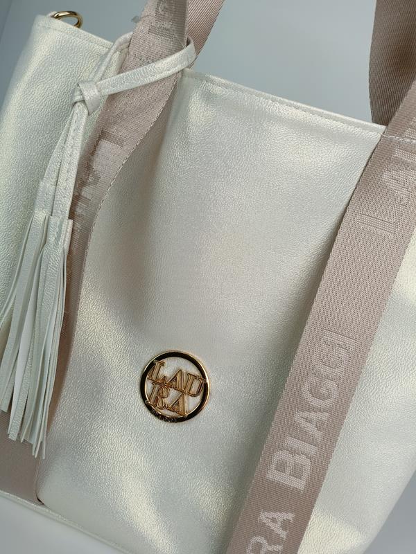Biała brokatowa torebka Laura Biaggi z dodatkiem sportowych pasów zdjęcie 2