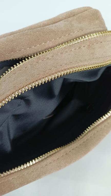 Piękna dwukomorowa torebka Laura Biaggi beżowy ekozamsz ze złotym logo zdjęcie 4