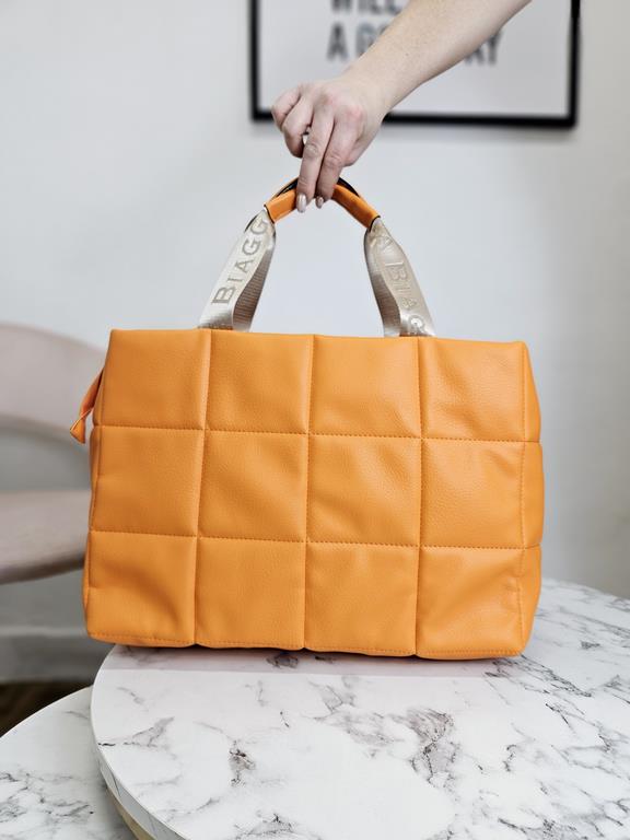 HIT piękna shopperka Laura Biaggi duża pikowana w kolorze pomarańczowym łańcuchem zdjęcie 3