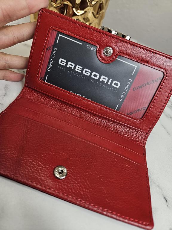 Średni portfel zapinany na bigiel Gregorio w kolorze czerwonym z wytłokiem skóra naturalna zdjęcie 4