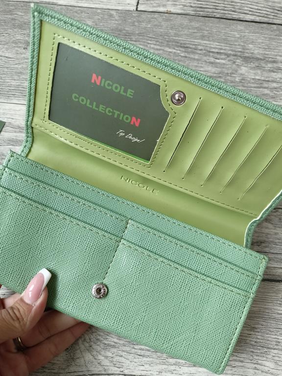Duży piękny zielony portfel z klapką zapinany na bigiel zdjęcie 4