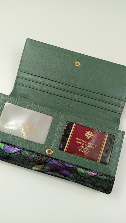Duży portfel PETERSON zielony w róże z zapięciem na zatrzask z tyłu skóra naturalna zdjęcie 4