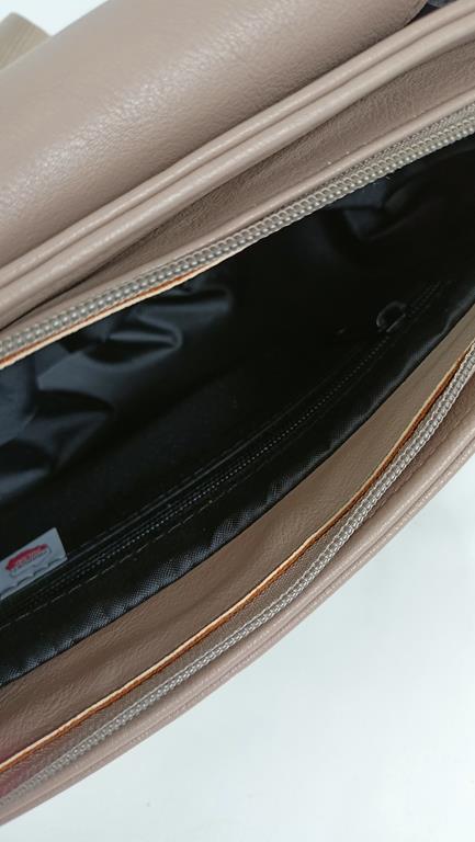 Piękna półokrągła ciemno-beżowa torebka Laura Biaggi z klapką z przodu zdjęcie 4