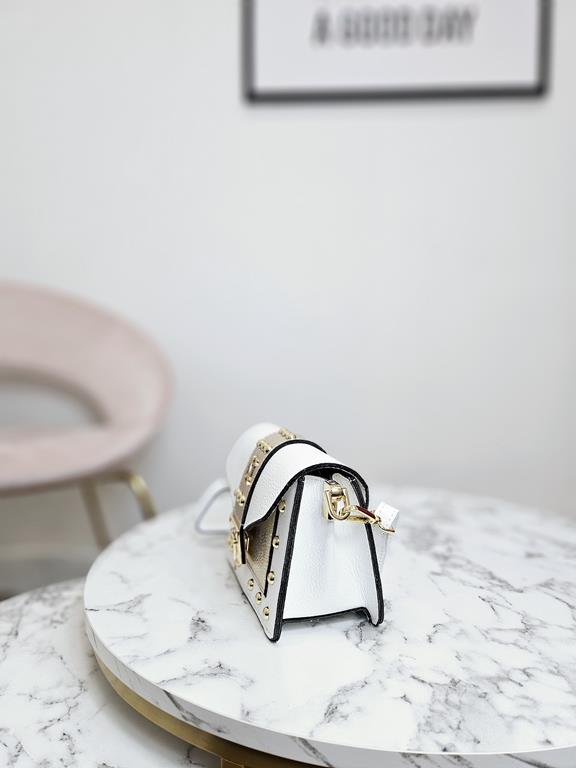 HIT piękna mała torebka Massimo Contti z ćwiekami w kolorze białym z dodatkiem złota skóra naturalna zdjęcie 3