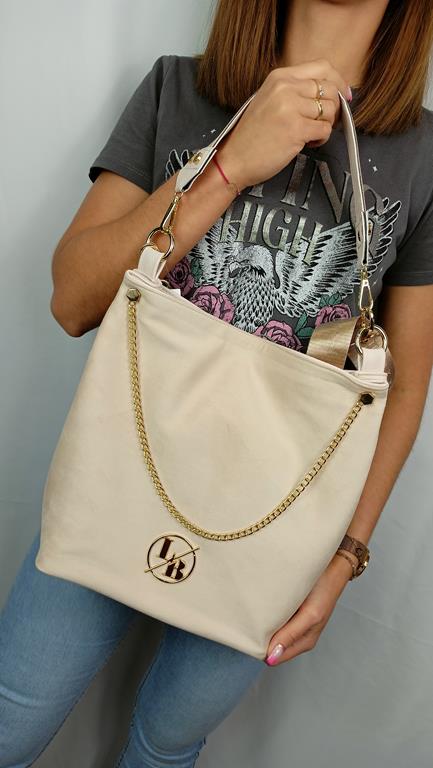 Piękna shopperka Laura Biaggi jasno-beżowa z łańcuszkiem i złotym logo ekoskóra zdjęcie 1