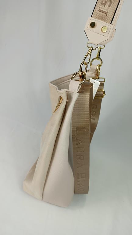 Piękna shopperka Laura Biaggi jasno-beżowa z łańcuszkiem i złotym logo ekoskóra zdjęcie 3