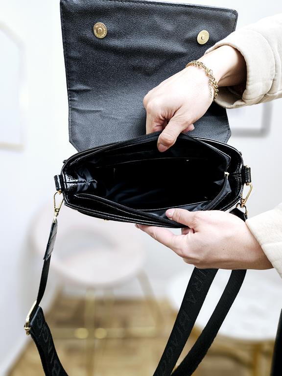 Świetna torebka Laura Biaggi w kolorze czarnym z klapką i z zamszową kieszonką zdjęcie 4