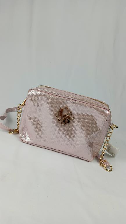 Piękna dwukomorowa torebka Laura Biaggi różowa błyszczaca ekoskóra ze złotym logo zdjęcie 2