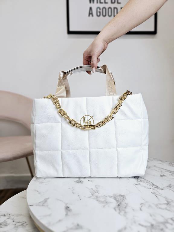 HIT piękna shopperka Laura Biaggi duża pikowana w kolorze białym z łańcuchem zdjęcie 1