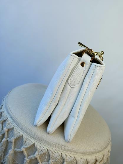 Boska minimalistyczna torebka Laura Biaggi biała trzykomorowa z łańcuszkiem skóra naturalna zdjęcie 4