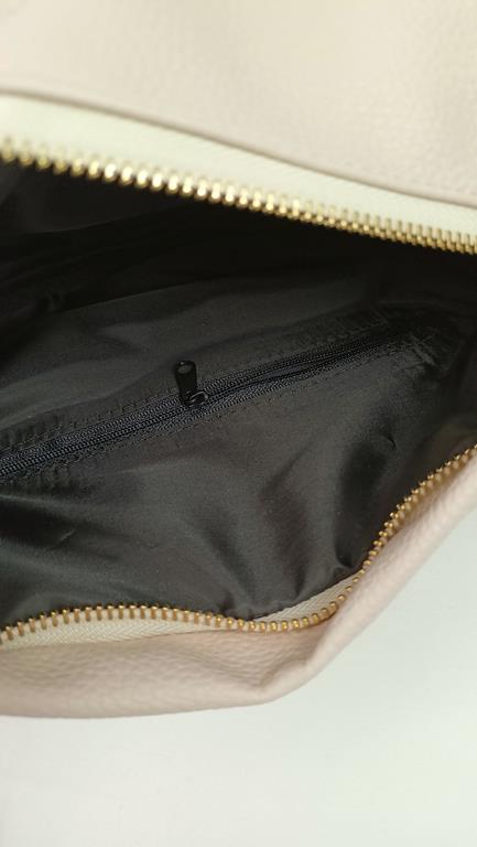 Świetna półokrągła torebka Laura Biaggi w kolorze beżowym z kieszonką z przodu zdjęcie 4