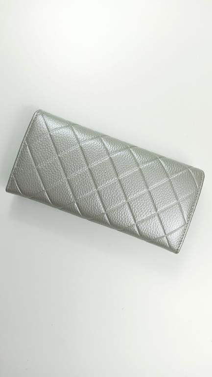 Pikowany portfel Massimo Contti w kolorze srebrnym z klapką skóra naturalna zdjęcie 4