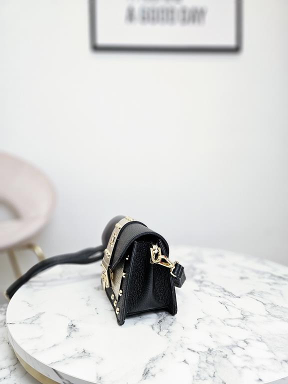 HIT piękna mała torebka Massimo Contti z ćwiekami w kolorze czarnym z dodatkiem złota skóra naturalna zdjęcie 3