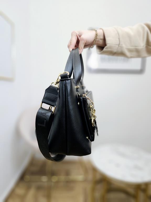 Piękna torebka Laura Biaggi czarna z lakierowaną kieszonką odpinaną z przodu zdjęcie 2