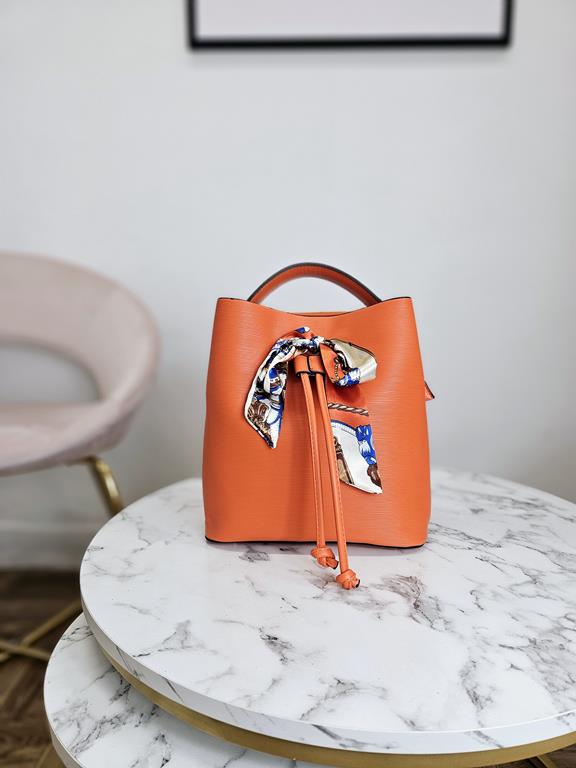 Piękna torebka od Gallantry pomarańczowa z kokardą z apaszki zdjęcie 1