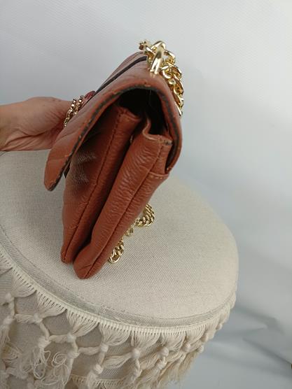 HIT piękna torebka Laura Biaggi karmelowe trzmielki z klapką skóra naturalna zdjęcie 4