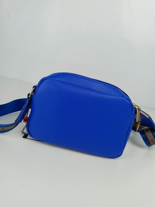 Piękna torebka Monnari kobaltowa pikowana z ciekawym szerokim paskiem zdjęcie 4