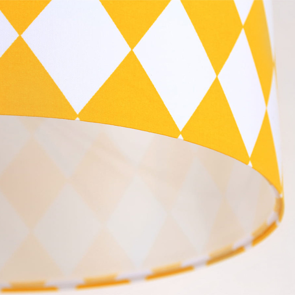 Žlto-biela závesná lampa s tienidlom, abažúrom z velúru, valcová s veľkými kosoštvorcami - BPS Koncept obrázok 4