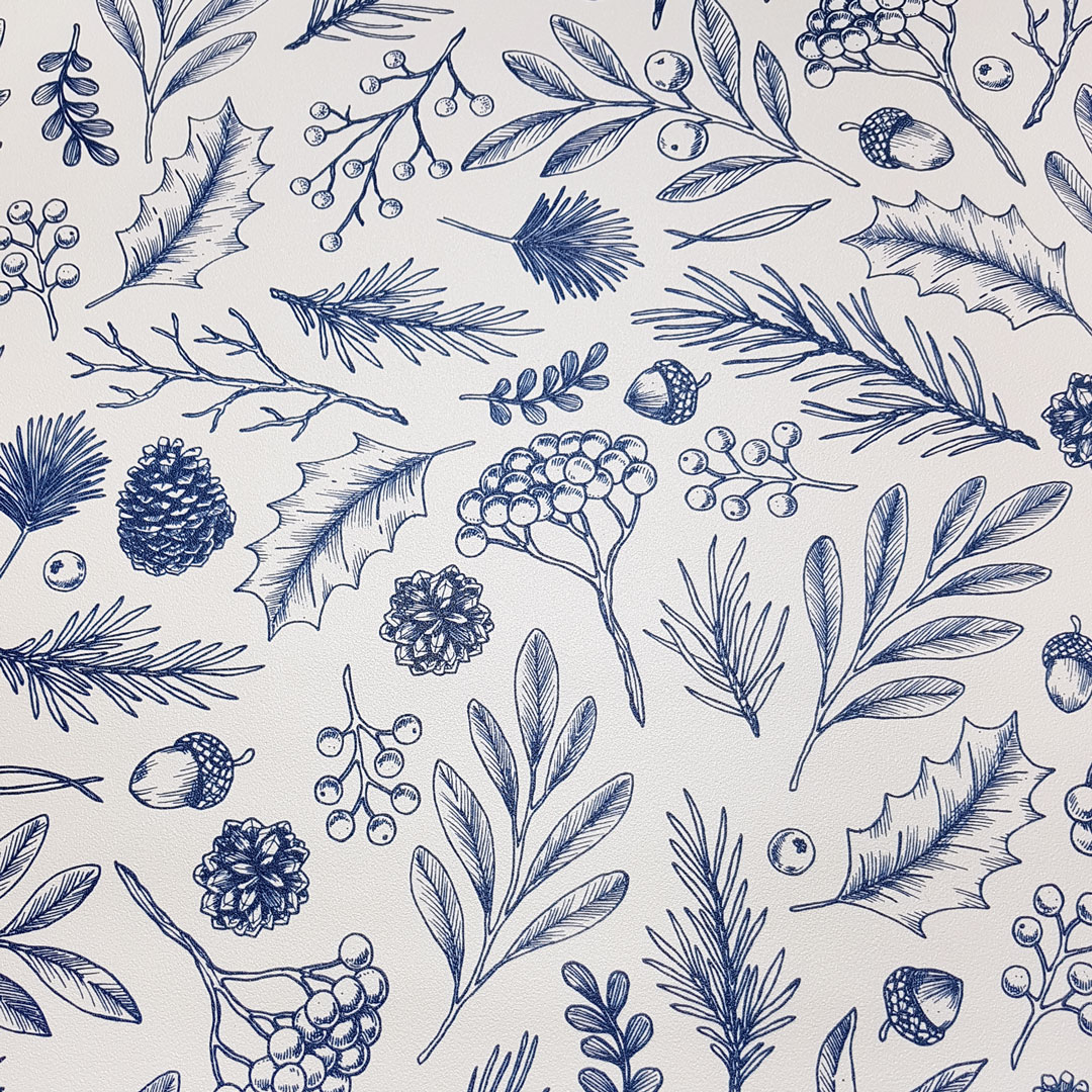 Moderní bílá tapeta s tmavě modrým lesním motivem listů a šišek - Dekoori obrázek 3
