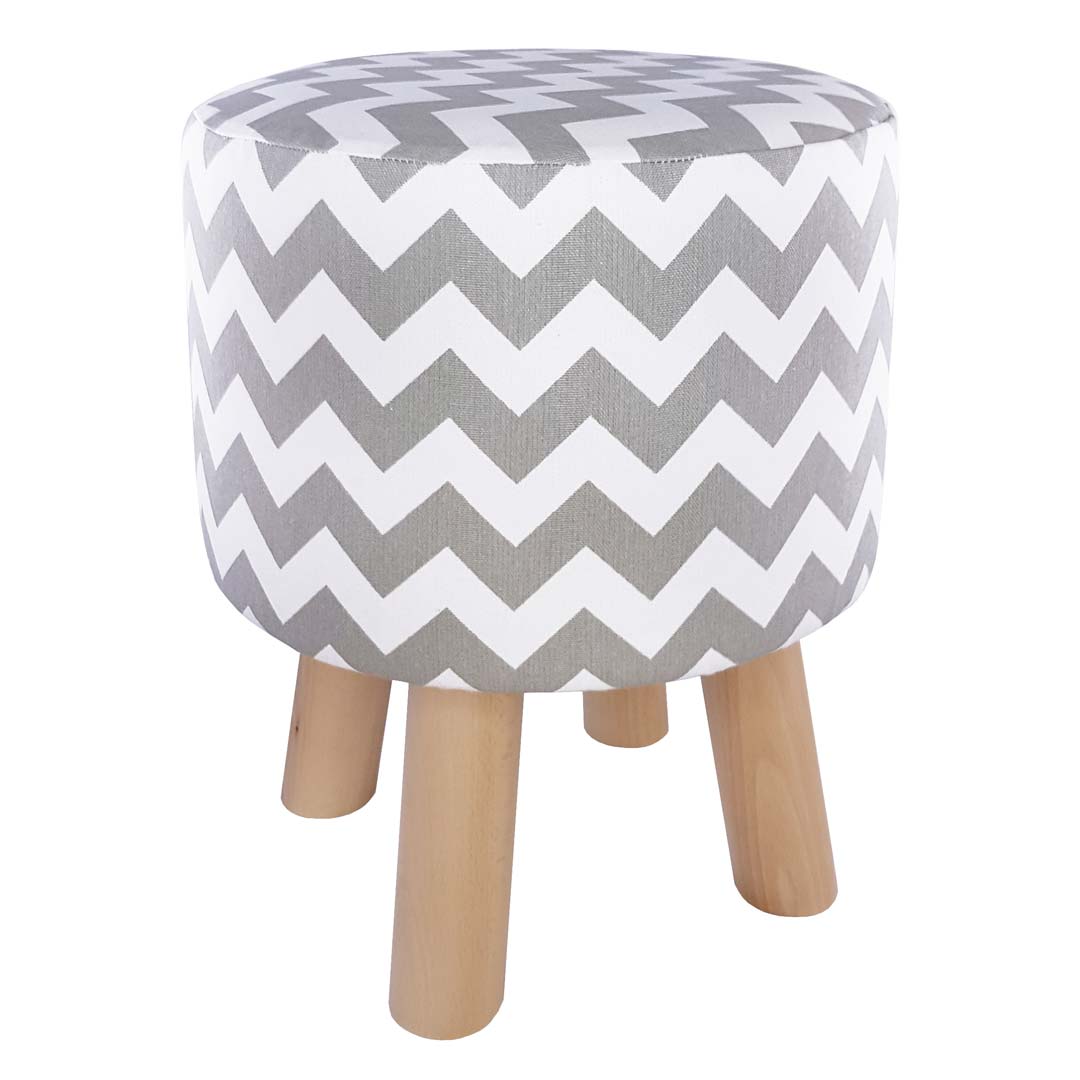 Bielo-sivý puf so vzorom CIK-CAK, drevený malý stolček v škandinávskom loftovom štýle - Lily Pouf obrázok 3