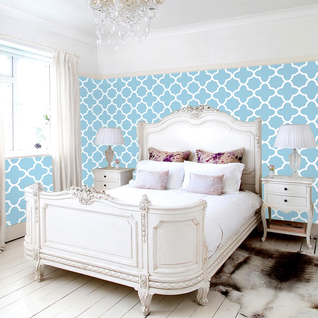 Light blue and white quatrefoil oriental pattern wallpaper - Dekoori image 2