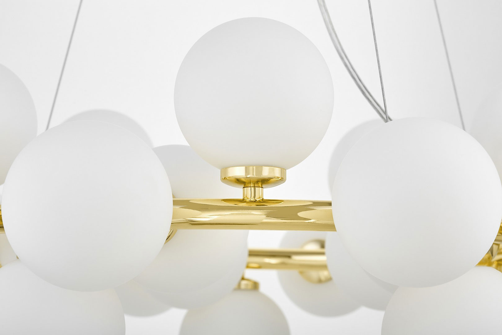 Zlatý lustr, bílé skleněné koule, klasická zlatá, glamour závěsná lampa - MARSIADA - Lumina Deco obrázek 2